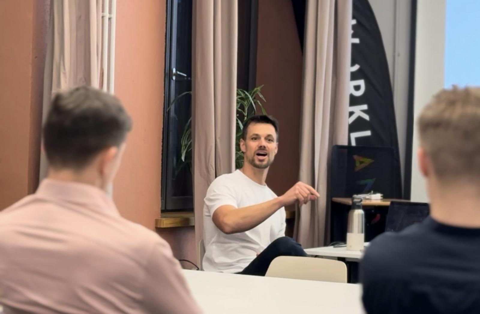 Fabien leading a live BYOR workshop at Workland in Riga